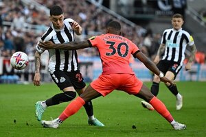 Versus / ¡Impresionante! El tremendo recorrido de Miguel Almirón en el triunfo del Newcastle