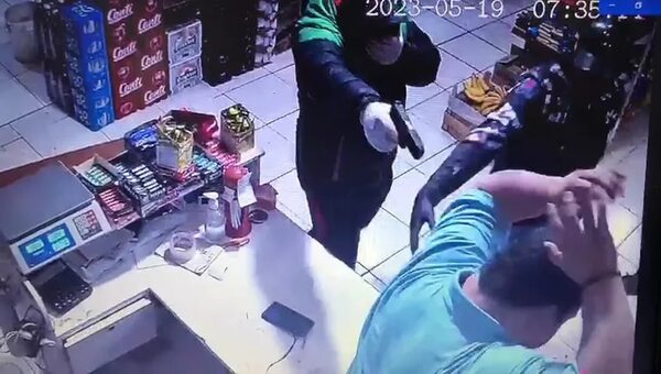 Video: Violento asalto a local comercial en San Rafael del Paraná - Policiales - ABC Color