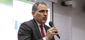 Marco Elizeche afirma que busca avanzar hacia una gesti贸n presupuestaria basada en resultados para la recuperaci贸n econ贸mica del Paraguay - Revista PLUS