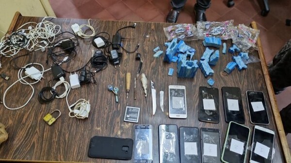 Requisa en penal Esperanza deriva en incautación de teléfonos y objetos prohibidos