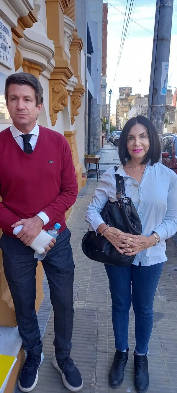Abogado y madre de Belén Whittingslow se reunieron con emisarios del Vaticano - Nacionales - ABC Color