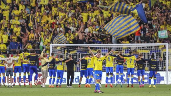 Cádiz se acerca a la permanencia