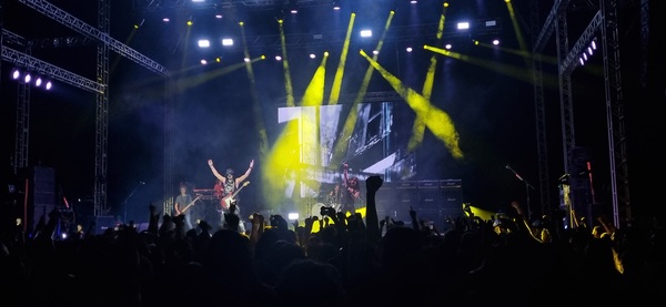 Rata Blanca emociona a su público en un épico concierto en Paraguay