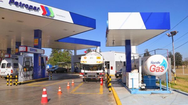 Bajarán los precios del combustible desde las 00:00
