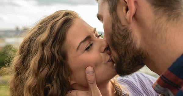 La Nación / Besos románticos: ¿cuándo los humanos iniciaron esta práctica?