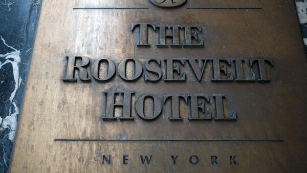El famoso hotel Roosevelt de Nueva York reabre para inmigrantes