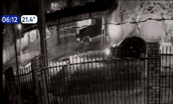 Policía ebrio chocó contra una peluquería en Luque | Telefuturo