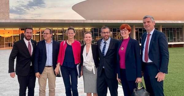 La Nación / Parlamentarios europeos piden mayor compromiso ambiental