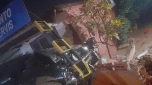 Comisario borracho chocó contra una vivienda en Luque - ADN Digital