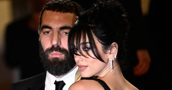 La Nación / Dua Lipa mostró nuevo novio y sus fans no lo aprueban