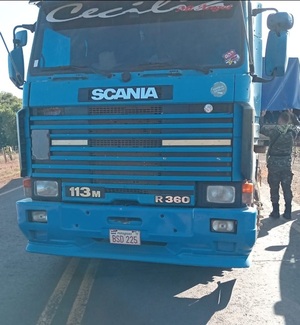 Criminales roban tres camiones cargados con granos y dos camionetas en audaz asalto - Noticde.com