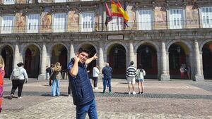 Alder Alcides ni ahí está por las críticas y se pasea por España