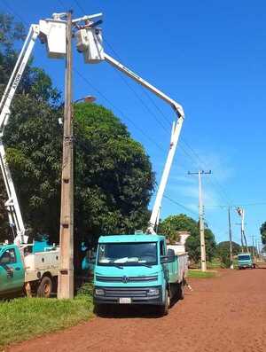 Mejoran calidad del servicio eléctrico en Nueva Esperanza, Canindeyú - C9N