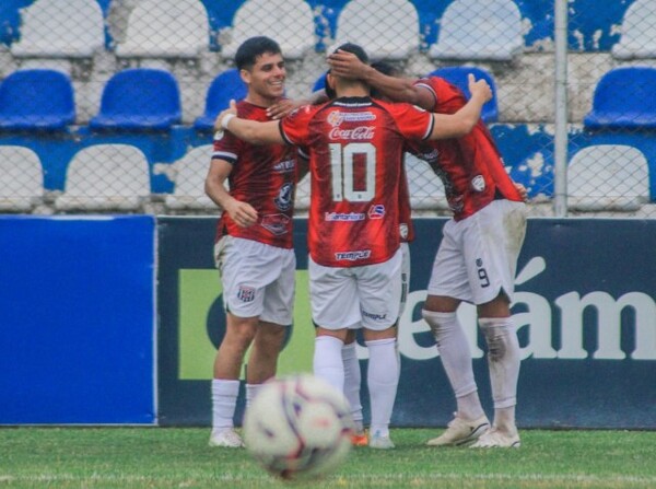 Sábado de fútbol con triunfos de los visitantes - APF