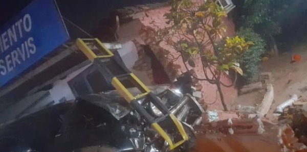 Policía ebrio chocó contra la fachada de un comercio en Luque