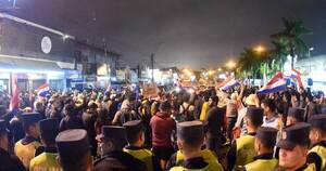 La Nación / Manifestantes se reagruparon y anoche hubo tres detenidos en Asunción