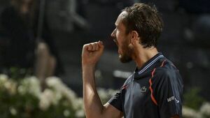Daniil Medvedev baila a Tsitsipas y accede a la final