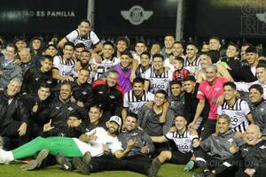 [VIDEO] ¡Libertad campeón! Tumbó a Olimpia con 10 y "General" le dio una mano