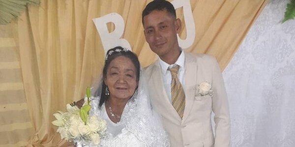 Terminó el furor: poca gente en boda religiosa de ña Rufina y Juan Ramón