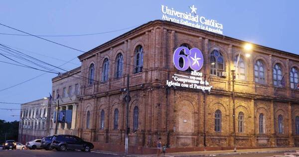 La Nación / Funcionarios presentan un dosier con denuncias