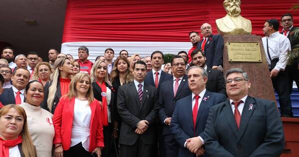 La Nación / La ANR conmemoró 184 años del natalicio de Bernardino Caballero