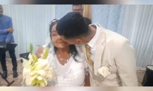 (VIDEO) ¿Gente le hizo el vacío a Ña Rufina en su fiesta de casorio?