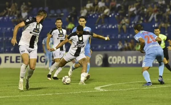 Duelo de zona baja en Villa Elisa