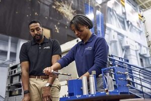 Dos astronautas saudíes, a punto de despegar hacia la Estación Espacial Internacional - Ciencia - ABC Color
