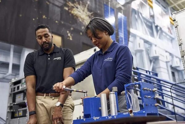 Dos astronautas saudíes, a punto de despegar hacia la Estación Espacial Internacional - Ciencia - ABC Color