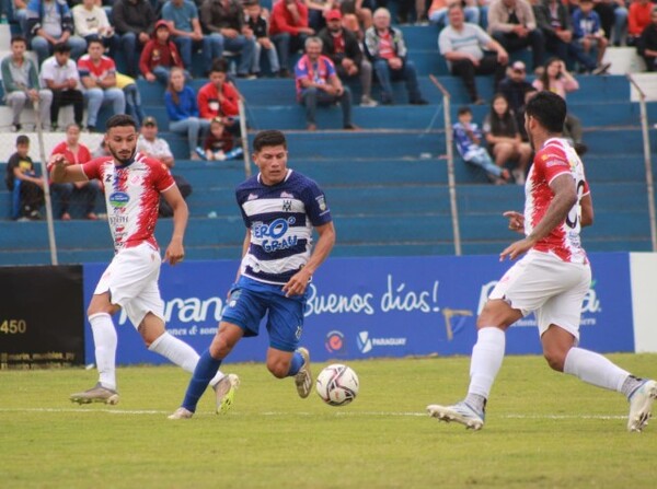 Triunfos matinales en jornada lluviosa - APF