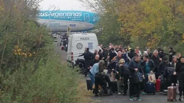 Avión evacuado en Argentina tras amenaza de bomba