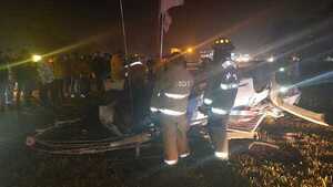 Grave accidente vehicular deja dos muertos en Minga Guazú  - La Clave