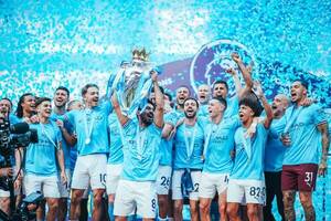 [VIDEO] Manchester City recibió la corona como Rey del fútbol inglés