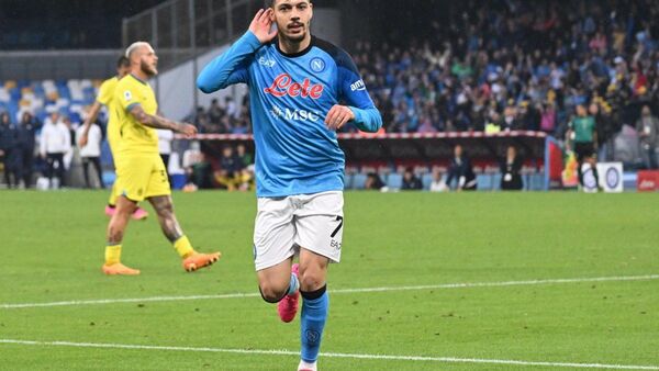 Napoli frena al Inter y muestra el camino al City