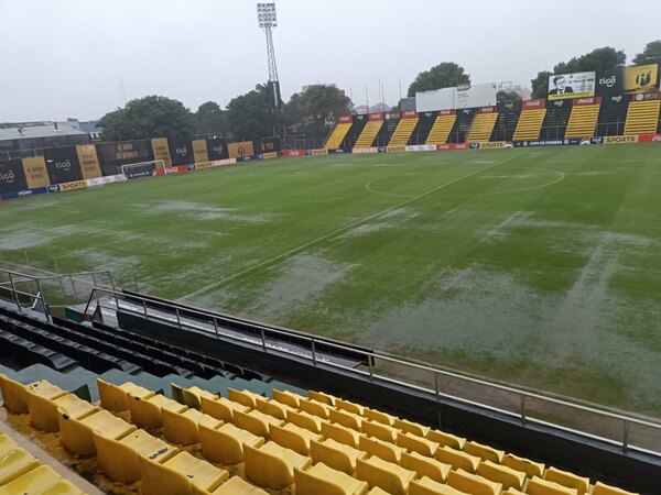 Versus / Se posterga el partido entre Guarani y Sportivo Trinidense por inclemencias climáticas