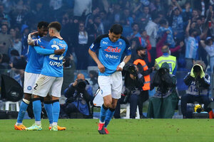 Versus / Napoli sigue con la fiesta y despacha al finalista Inter de Milán
