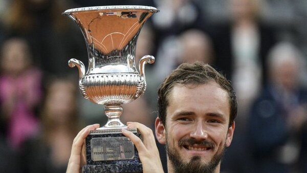 Daniil Medvedev se doctora en Roma