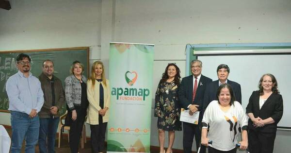 La Nación / La UNE entregó software para modernizar gestión de Apamap ante sus pacientes