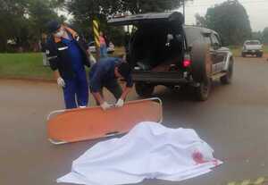 Adolescente en moto muere al chocar un minibus - La Clave