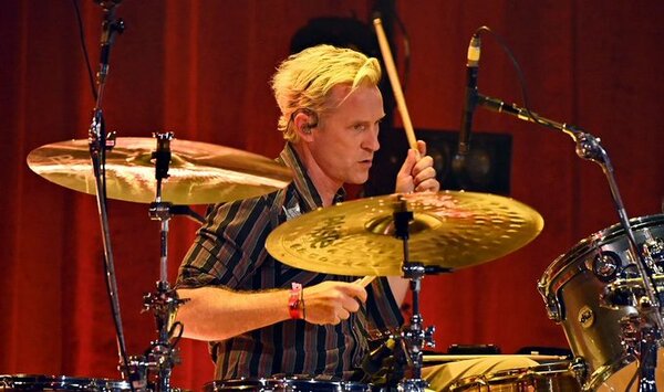 Foo Fighters revela a su nuevo baterista y sucesor de Taylor Hawkins