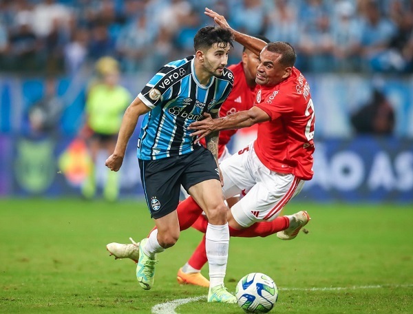 Villasanti marca en victoria de Gremio en el clásico Gre-Nal