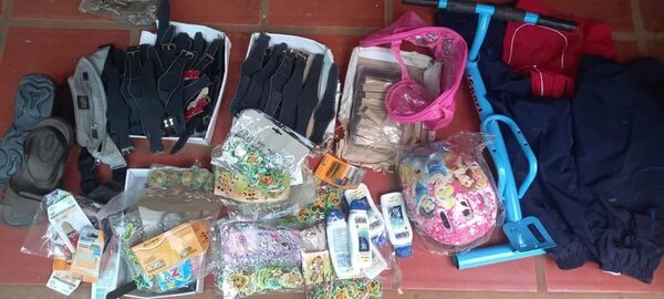 Atrapan a dos mujeres cuando robaban evidencias del depósito de la Fiscalía - Policiales - ABC Color