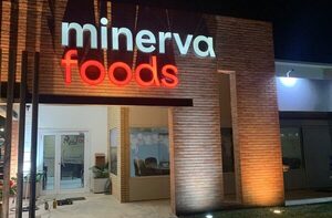 Minerva realiza charla técnica en Loma Plata sobre mercados, confinamiento y producción de heno