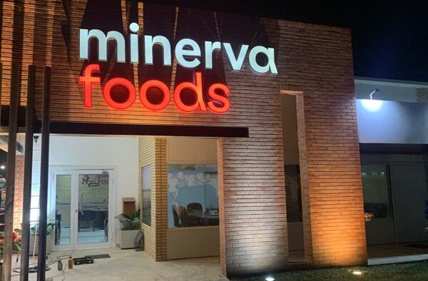 Minerva realiza charla técnica en Loma Plata sobre mercados, confinamiento y producción de heno