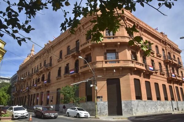 Hacienda trabaja en una mesa de dinero - Economía - ABC Color