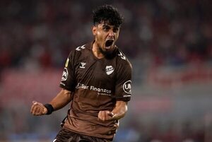 Ronaldo Martínez anota, pero River se quedó con la victoria en la Liga argentina - Fútbol Internacional - ABC Color