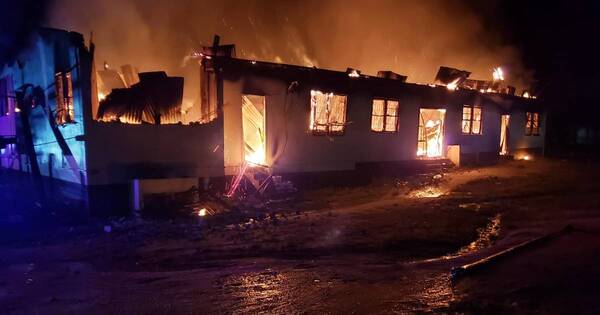 La Nación / Guyana: incendio en dormitorio de escuela causa 20 muertos