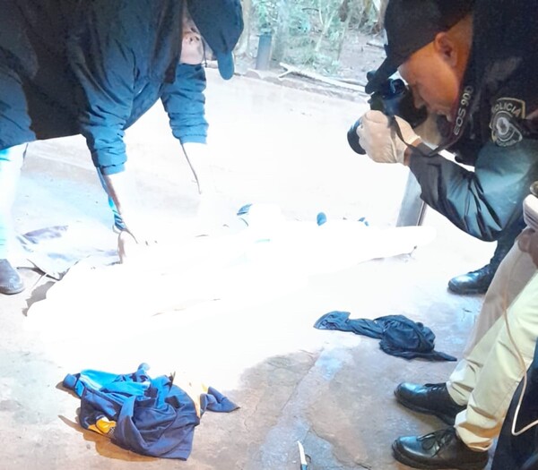 Víctima y victimario mueren en asalto a despensa - trece