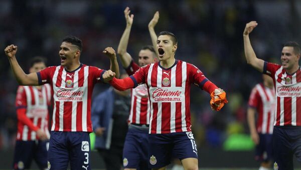 Chivas de Guadalajara remontan en el Azteca y son finalistas