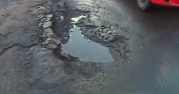 Tramo de Tape Tuja minado de baches - C9N